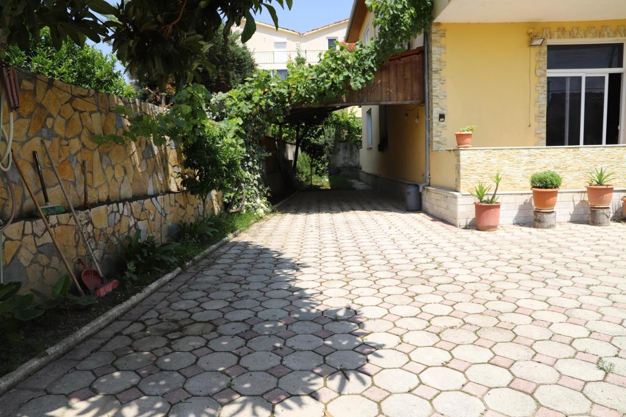 בראט Raisa Guesthouse 12 מראה חיצוני תמונה